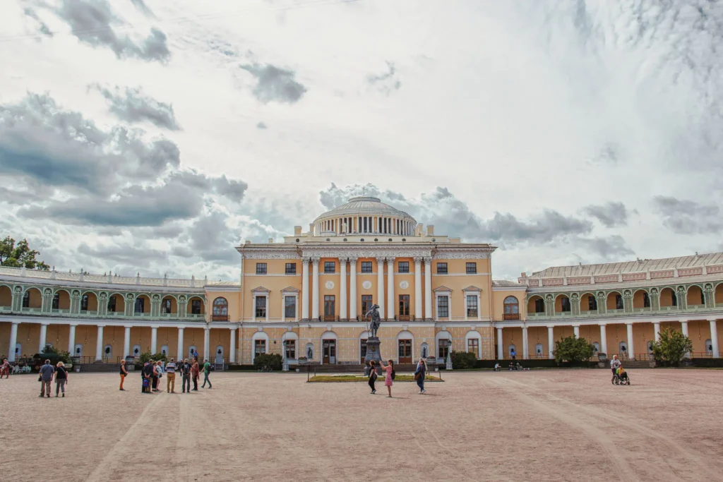 entree principale pavlovsk palais